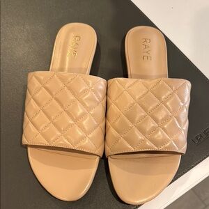RAYE Women's Tan Quilted Slide Sandals